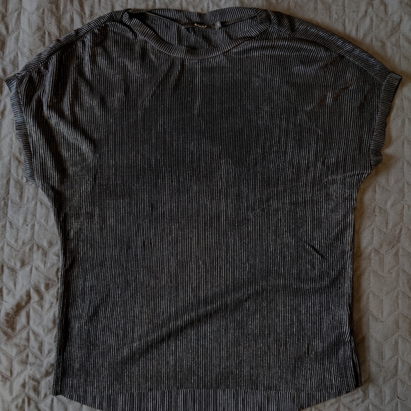 Black Textured Top, Size S - Picture 3 of 4